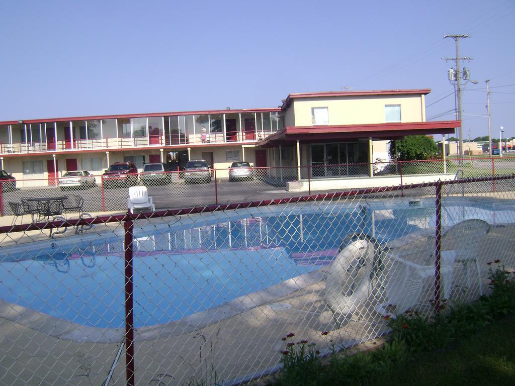 Seaway Motel Roosevelt Park Exterior photo