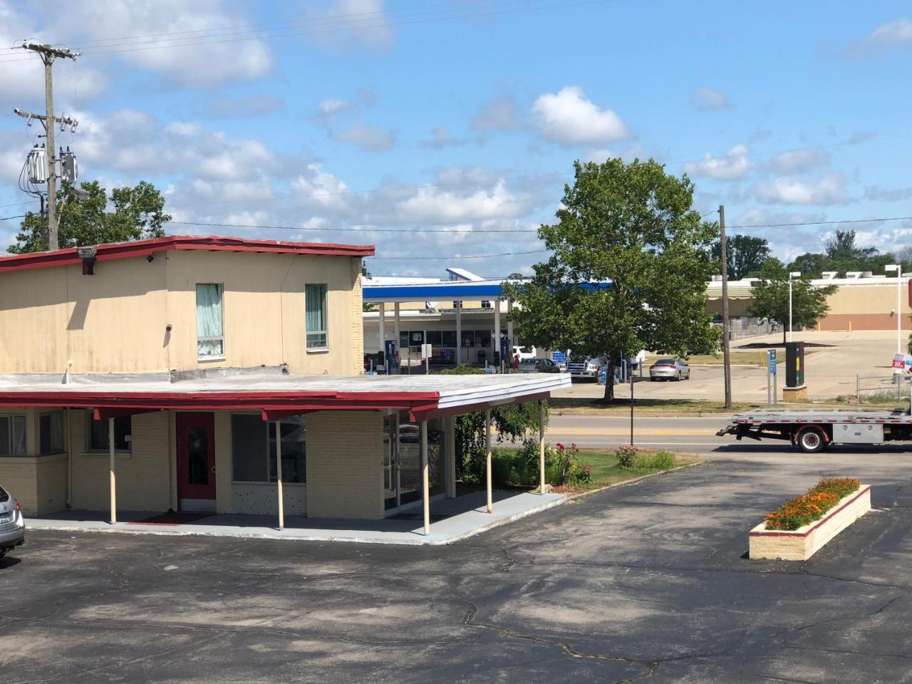 Seaway Motel Roosevelt Park Exterior photo