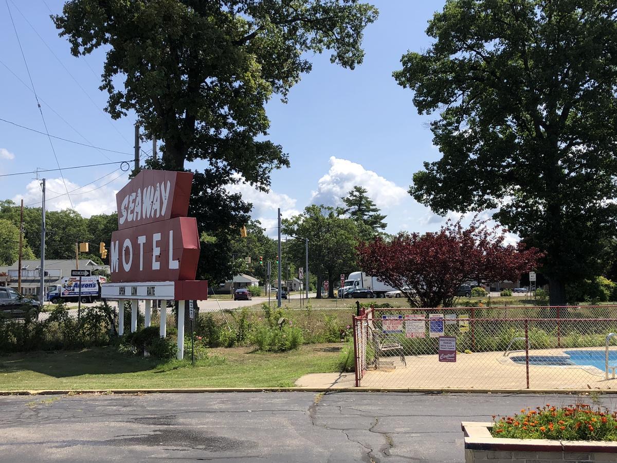 Seaway Motel Roosevelt Park Exterior photo