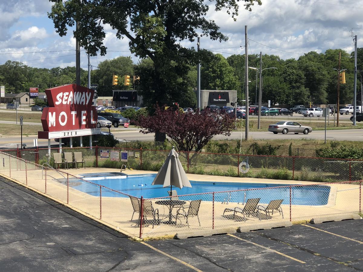 Seaway Motel Roosevelt Park Exterior photo