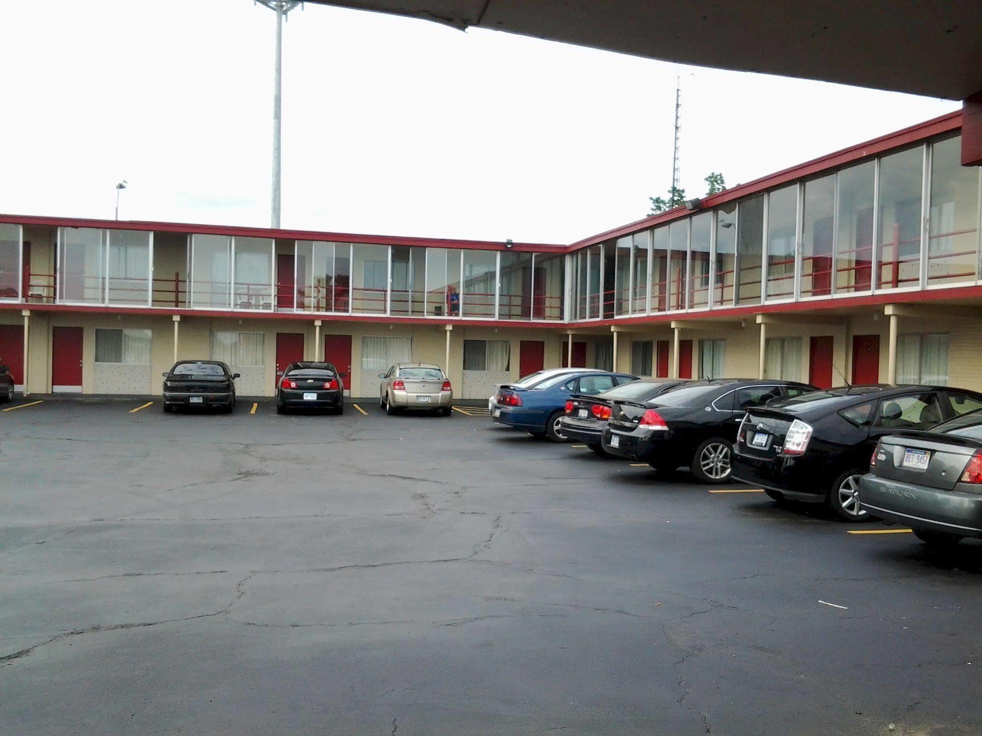 Seaway Motel Roosevelt Park Exterior photo