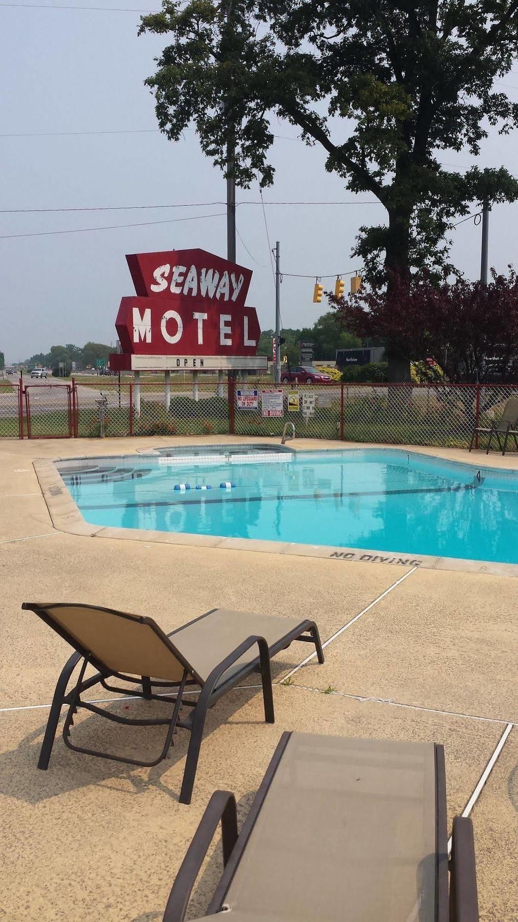 Seaway Motel Roosevelt Park Exterior photo