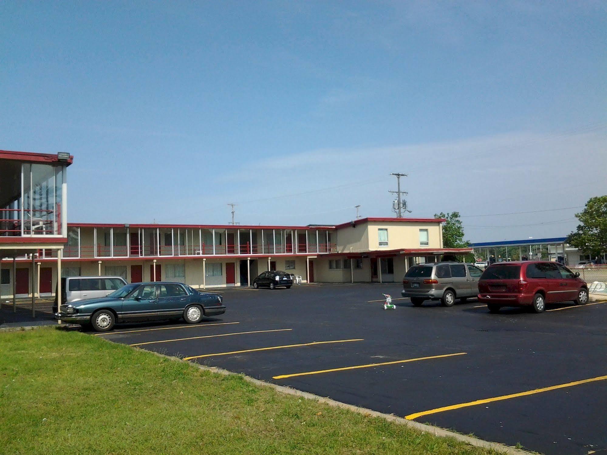 Seaway Motel Roosevelt Park Exterior photo